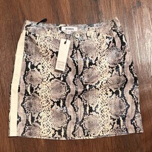 New BB Dakota Beige and Black Snake Print Mini Skirt women sz 2 NWT